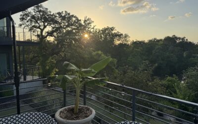Cozy up in vintage style at the Ruby Hotel & Bar in Round Rock